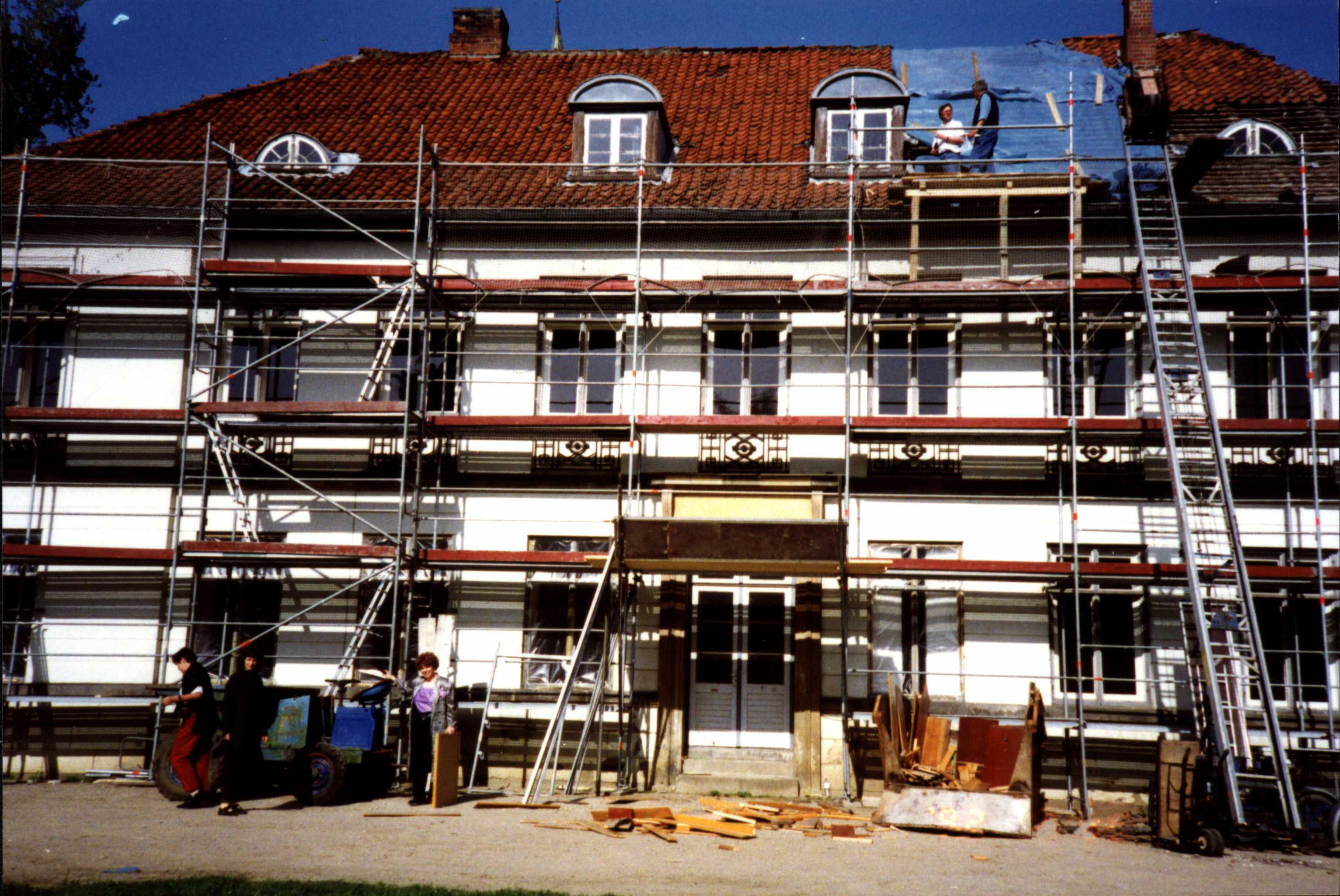 Das eingerüstete Kavalierhaus, Mai 1992.