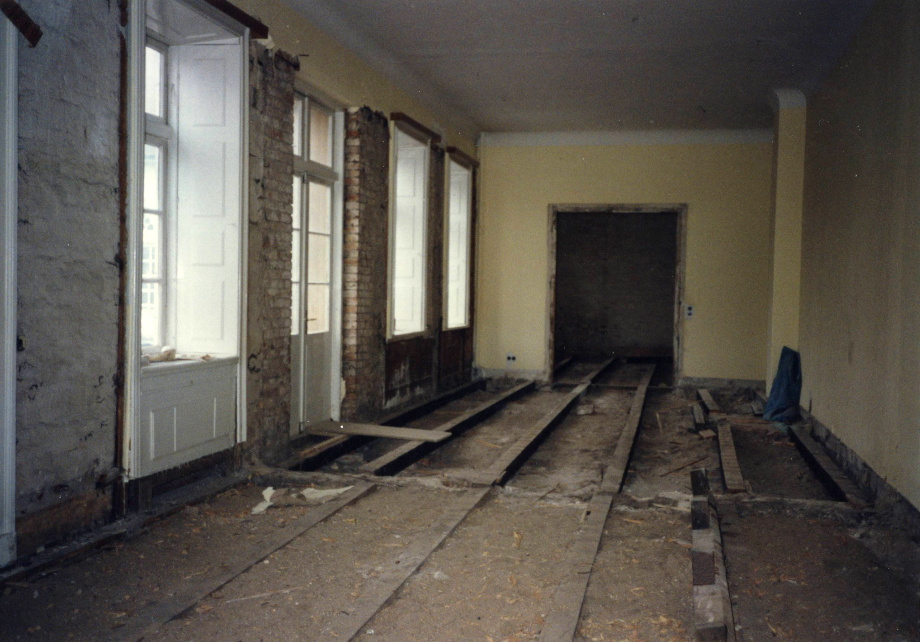Der entkernte ehemalige Gartensaal im Januar 1992.
